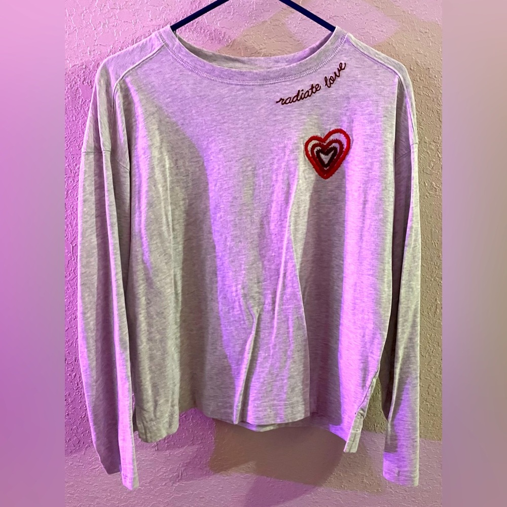 OLD NAVY sweater in GRAY with red shades of hearts and words in size MEDIUM.